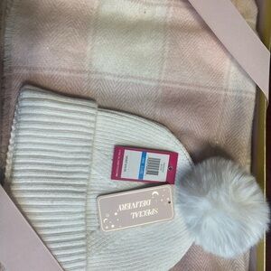 NWT Vince Camuto Scarf And Hat In A Beautiful Box Blush Pink Super soft Classic